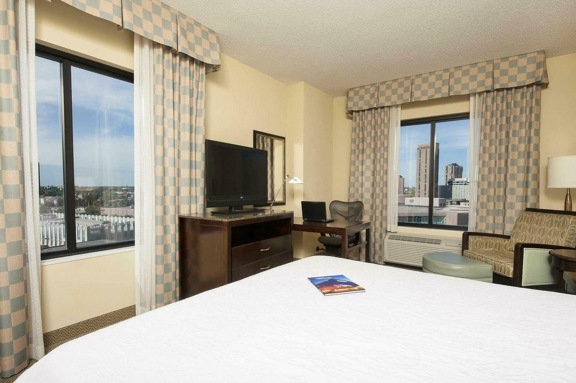 Hilton Garden Inn Minneapolis Downtown Exteriör bild